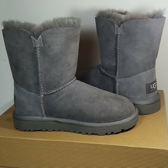 UGG Boots K Bailey Button Gray Kids size 13, 1 - Picture 4 of 4